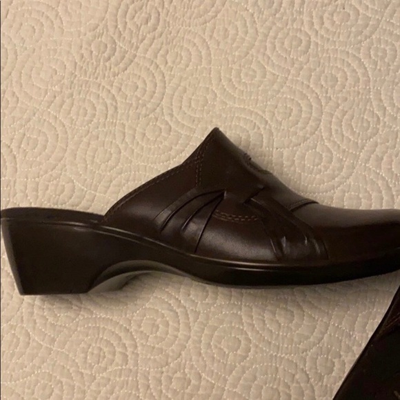 Clarks Bendables comfy brown slip-on clogs mules - Picture 5 of 6